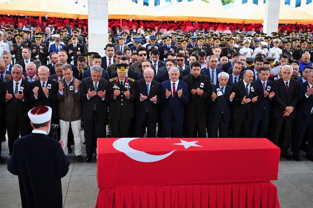 Şehit Piyade Albay Oğuzhan Küçükdemirkol Son Yolculuğuna Uğurlandı