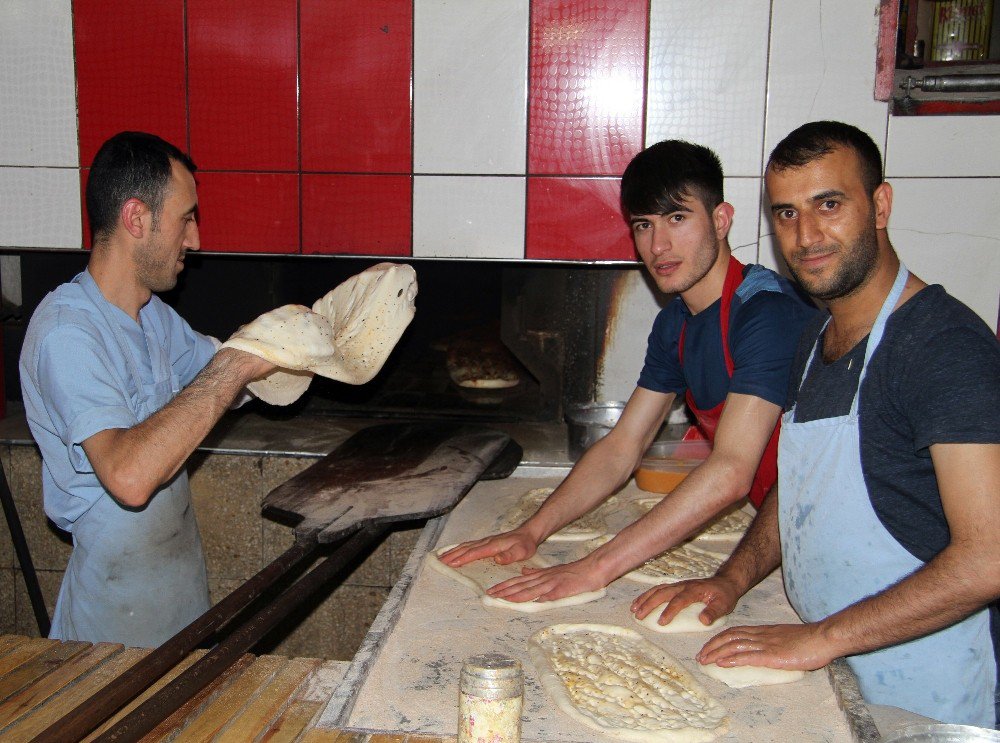 Fırıncıların Zorlu Ramazan Mesaisi