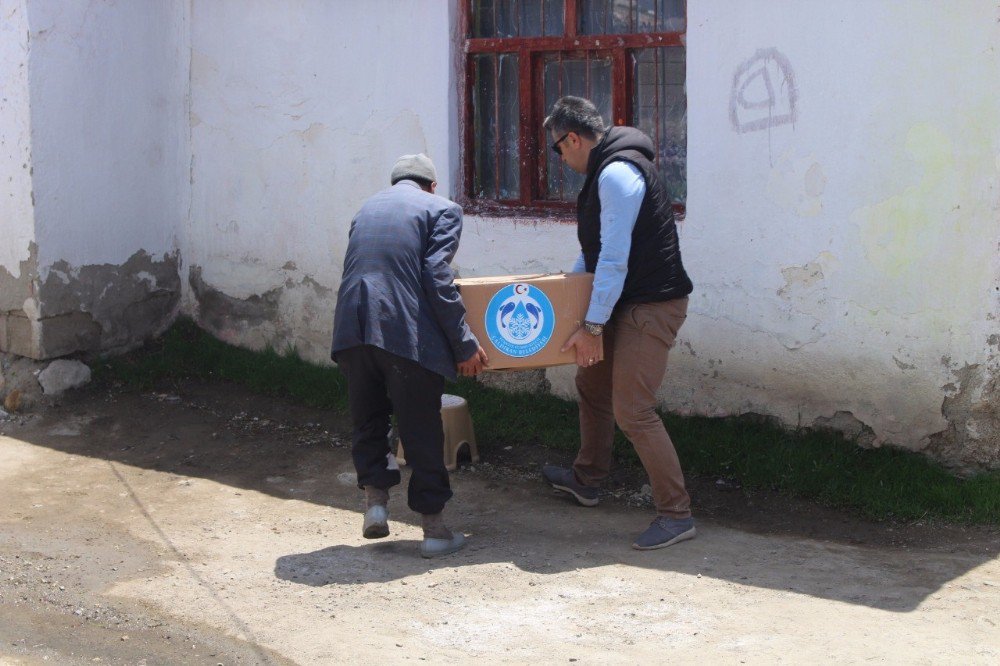 Çaldıran Belediyesinden 650 Kişiye Ramazan Paketi