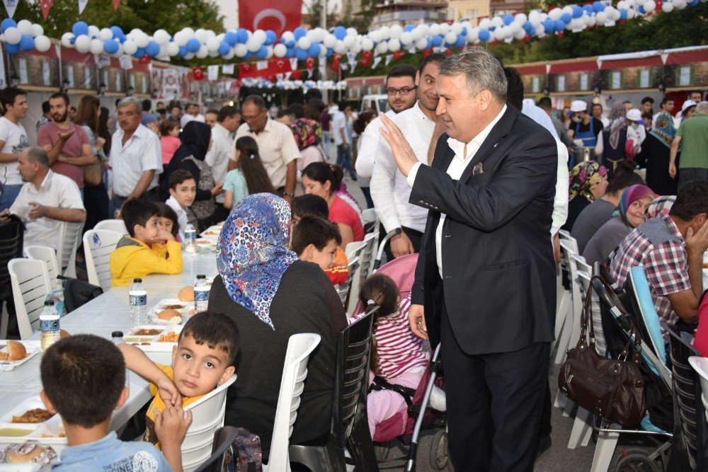 İftarda Dualar Şehitler İçin