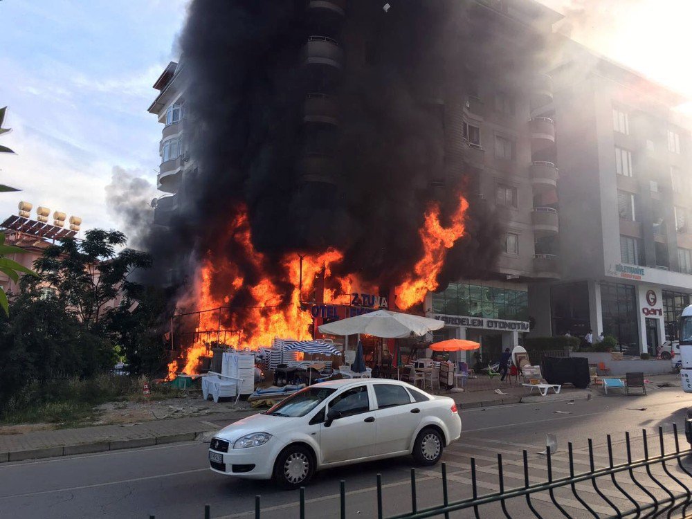 Alanya’da 5 Katlı Bina Alevlere Teslim Oldu