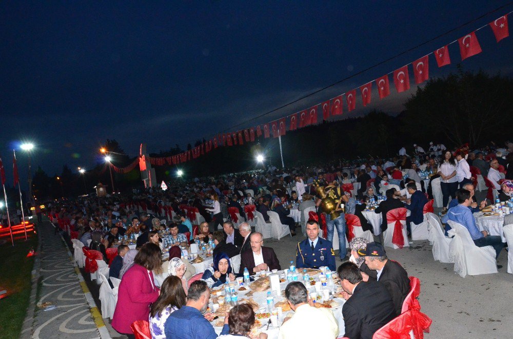 Altıeylül Belediyesinden Şehit Ve Gazi Ailelerine İftar Yemeği