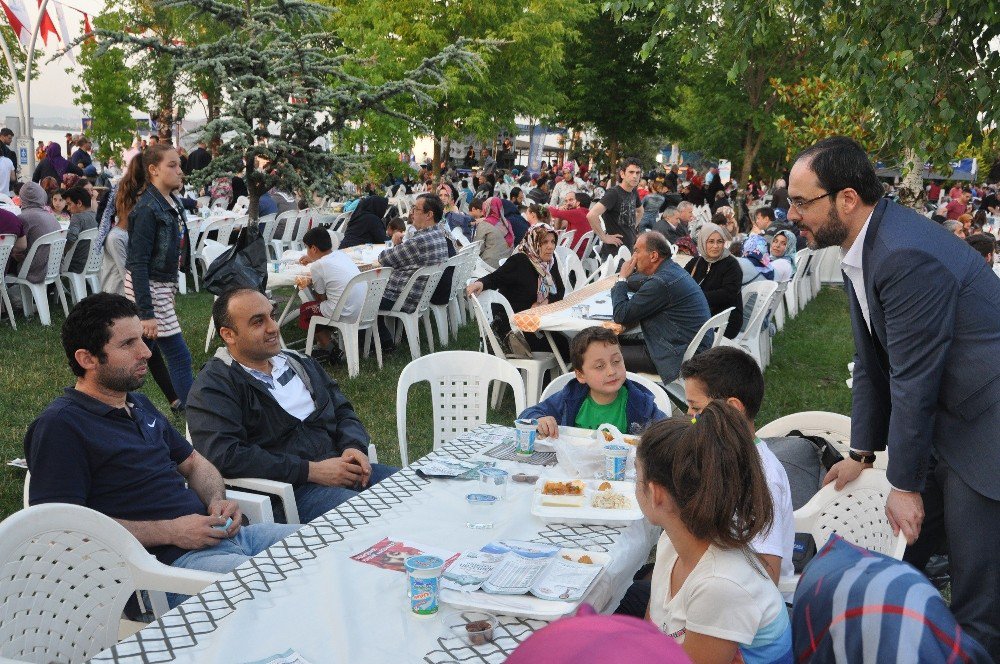 Başiskele’de Binlerce Kişi Gönül Sofralarında Buluşuyor