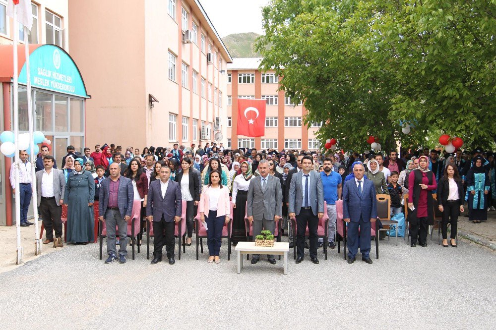 Bitlis Eren’de Mezuniyet Coşkusu