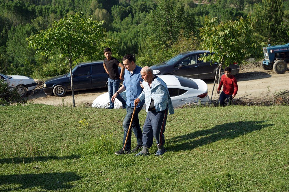 Silahlı Saldırıda Ölen Baba İle Oğlu, Yan Yana Toprağa Verildi