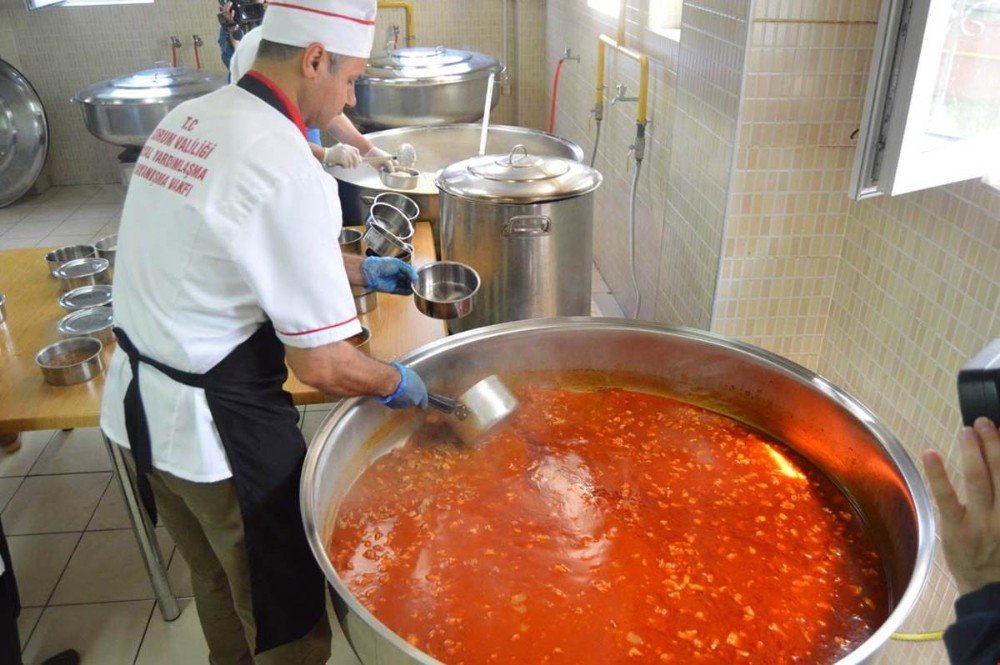 Çorum Aşevi’nde Günlük 1000 Kişiye Sıcak Yemek