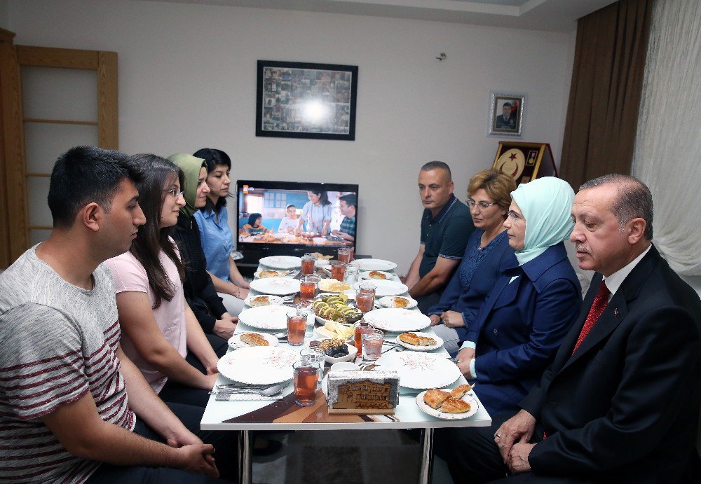 Cumhurbaşkanı Erdoğan, 15 Temmuz Şehidinin Evinde İftar Yaptı