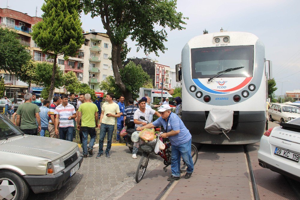 Treni Son Anda Fark Eden Kadın Ölümden Döndü