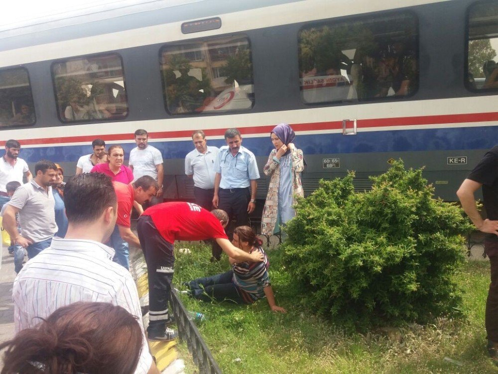 Treni Son Anda Fark Eden Kadın Ölümden Döndü