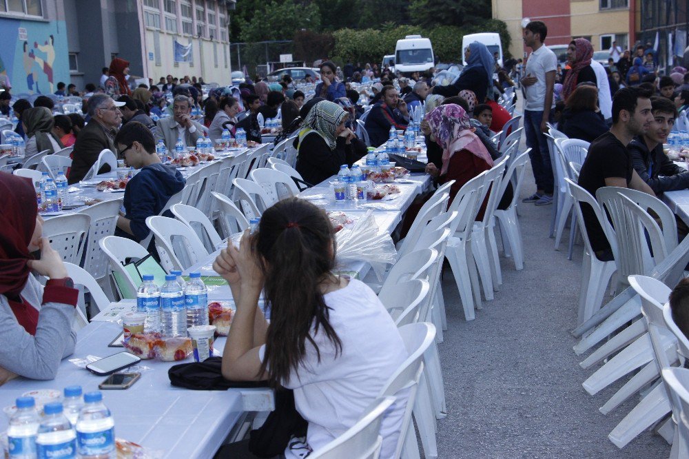 Eskişehir İhh’dan 2 Bin 500 Kişilik Dev İftar