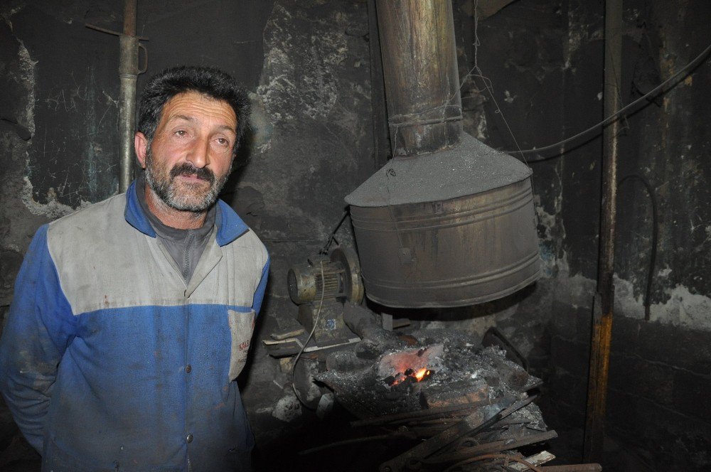 Demirci Ustasının Ramazan’da Sıcakla İmtihanı