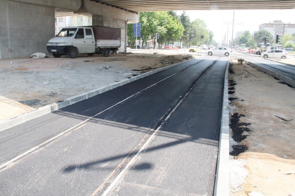 Tramvay Hattı Beton, Asfalt Ve Parke İle Kaplanıyor