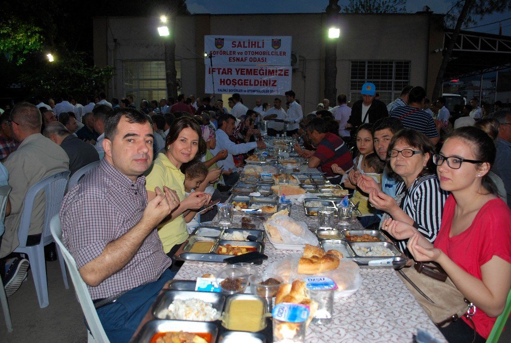 Salihli Şoförler Odası’ndan İftar