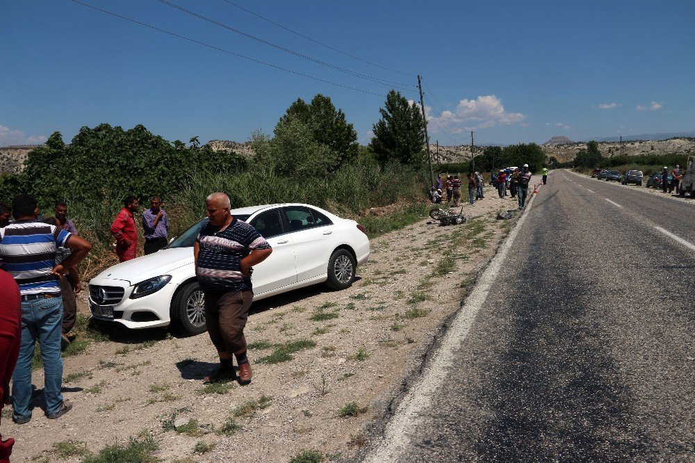 Otomobilin Çarptığı Motosikletli Öldü