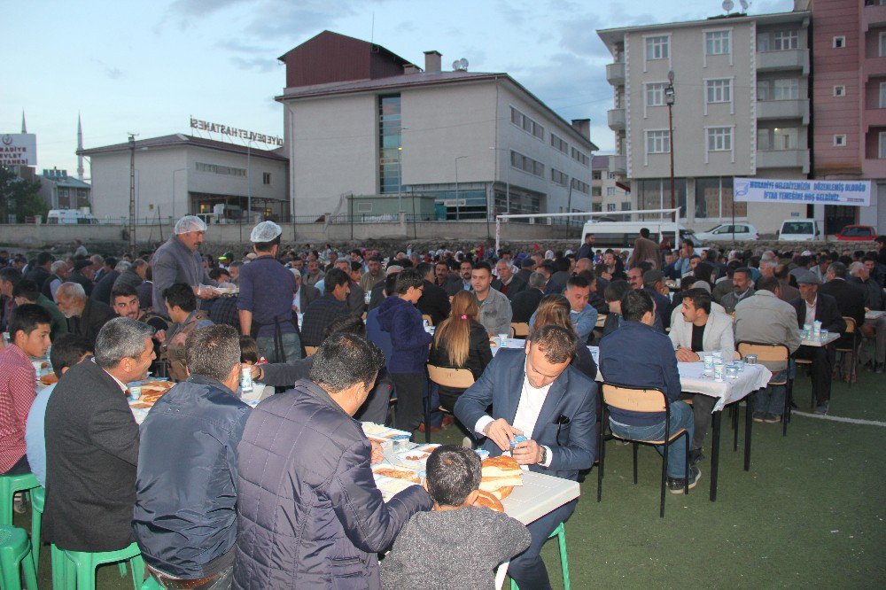 Muradiye’de Belediyesinden İftar Yemeği