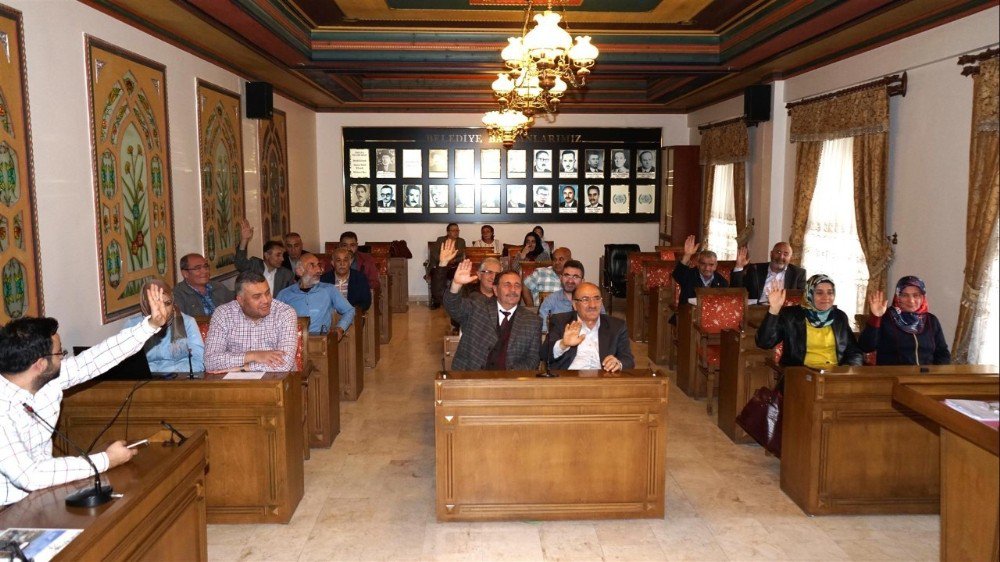 Nevşehir’de Esnaf Tabelaları Artık Türkçe Olacak