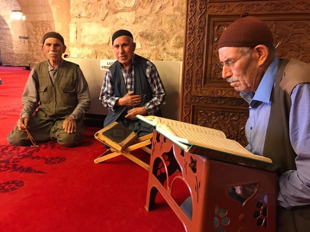 Siirt Ulu Camii’nde Mukabele Okutuluyor