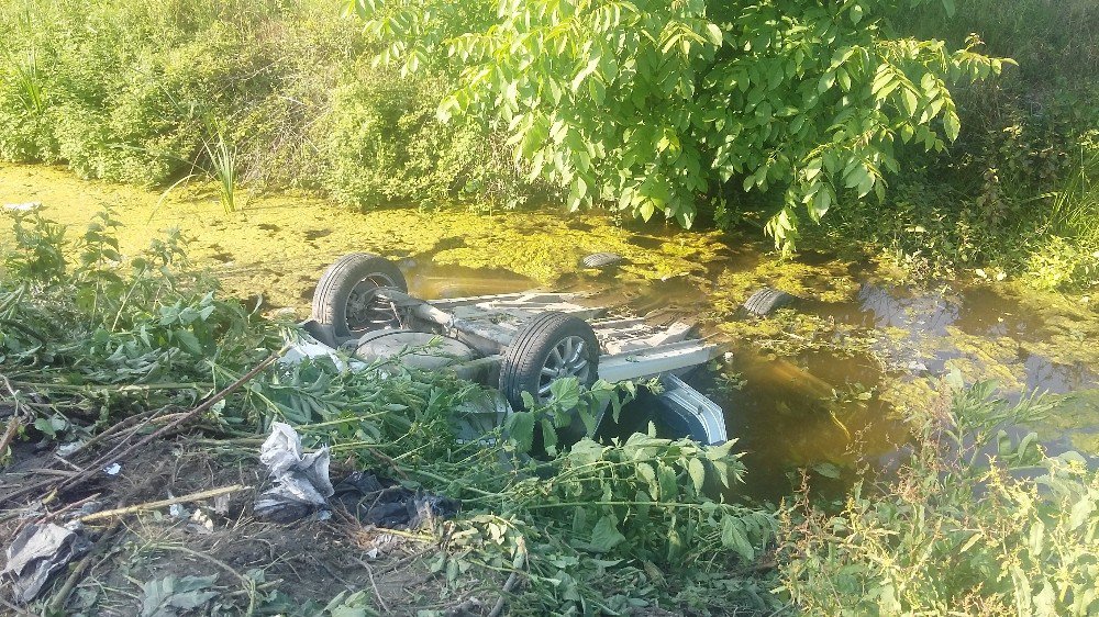 Otomobille Çarpışan Araç Dereye Uçtu: 1 Ölü, 1 Yaralı