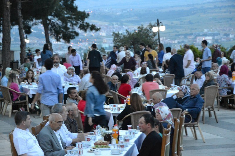 Şehit Ve Gazi Yakınlarına İftar