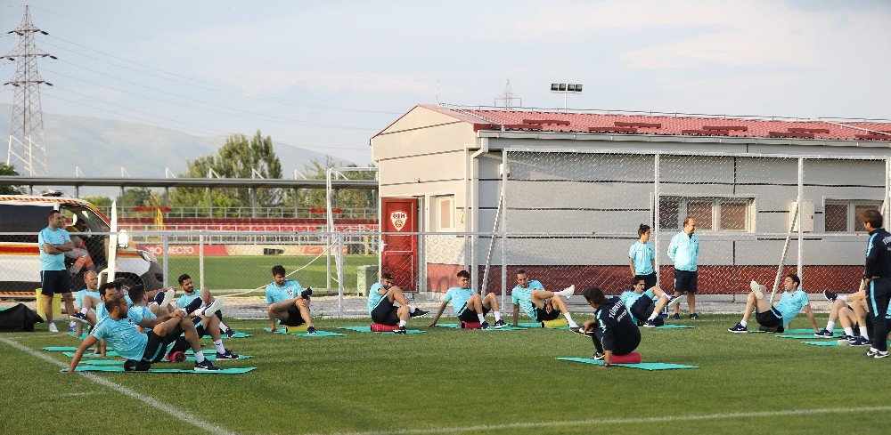 A Milli Takım, Makedonya Maçı Hazırlıklarına Başladı