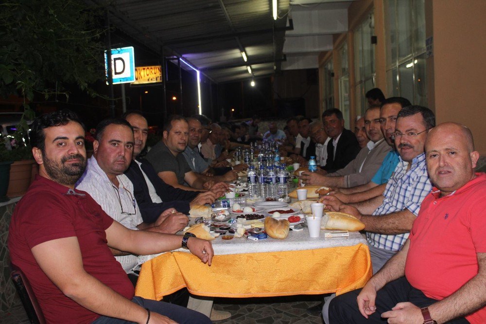 Ak Partililer Sahur Sofrasında Buluştu