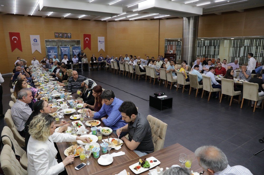 Başkan Türel Balbey Mahallesi Sakinleriyle İftarda Buluştu