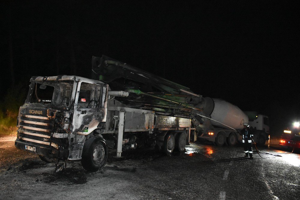 Cumhurbaşkanlığı Konutu İnşaatında Çalışan Beton Pompası Kamyonu Yandı