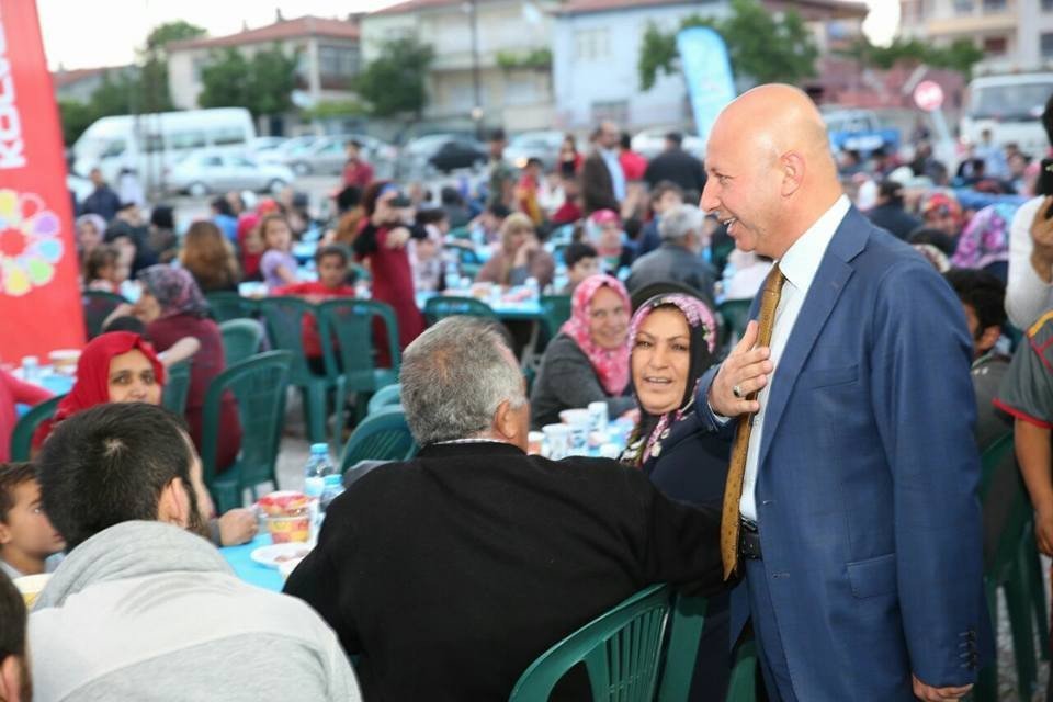 Başkan Çolakbayrakdar, Mahalle Sakinleriyle Eskir Ramazanların Tadını Yaşadı