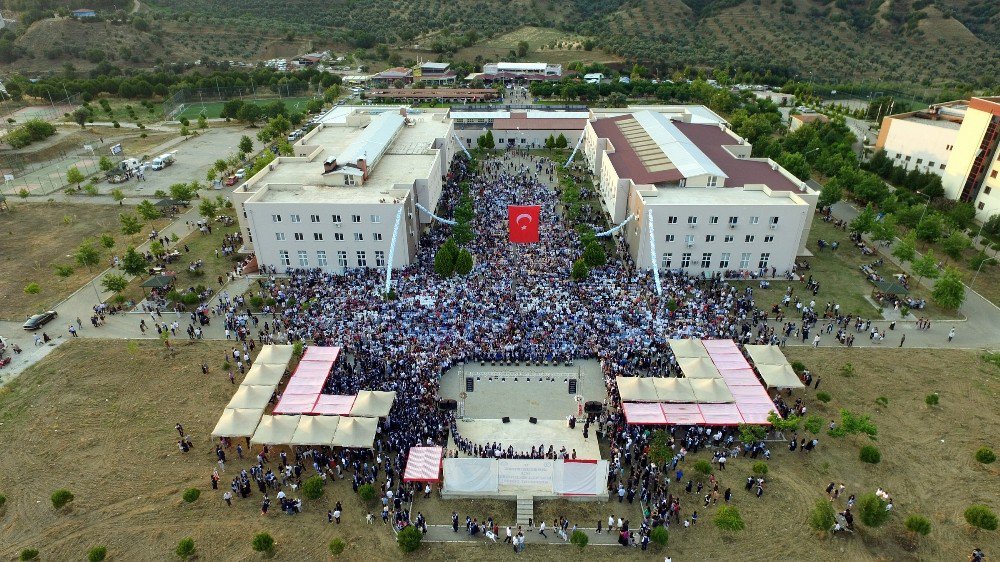 Adü Nazilli İibf 1700 Öğrencisini Uğurladı