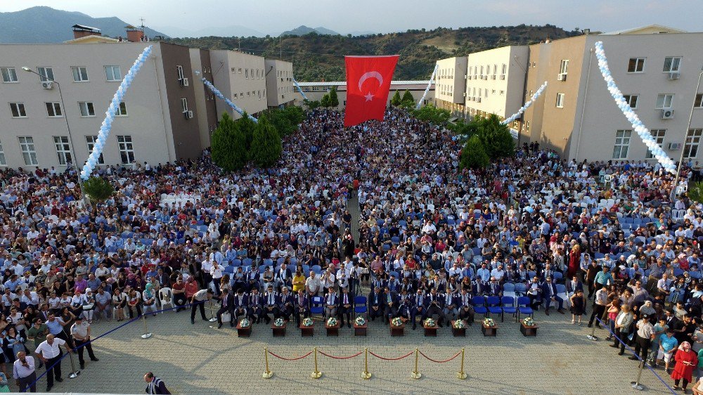 Adü Nazilli İibf 1700 Öğrencisini Uğurladı