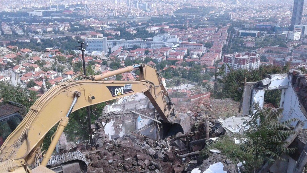 Hıdırlıktepe’de Zor Şartlar Altında Yıkımlara Devam