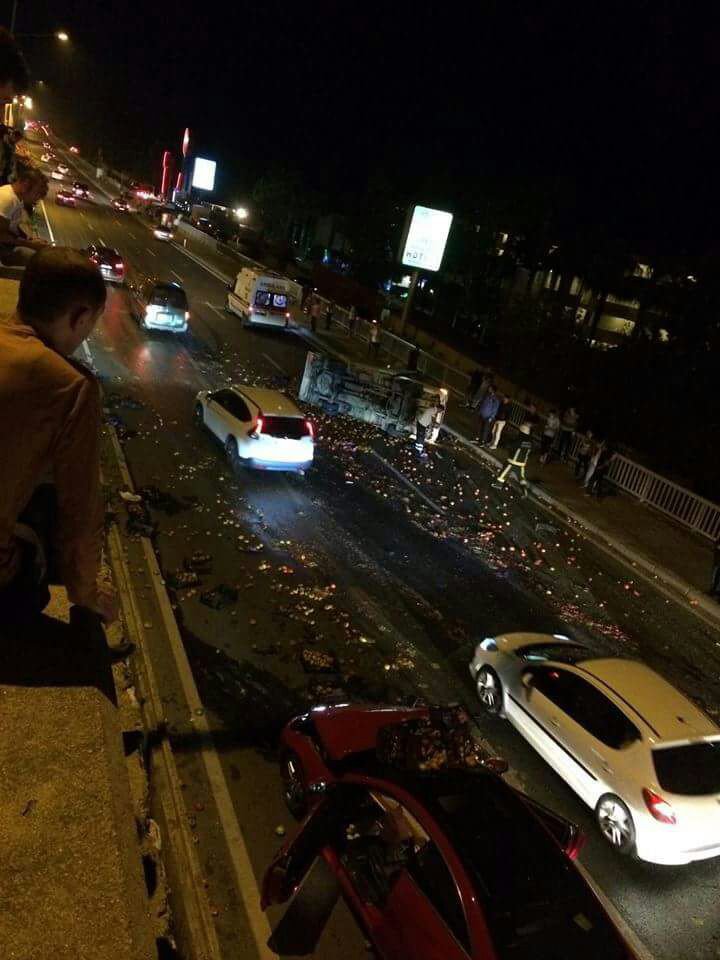 Alanya’da Meyve Yüklü Kamyonet Devrildi