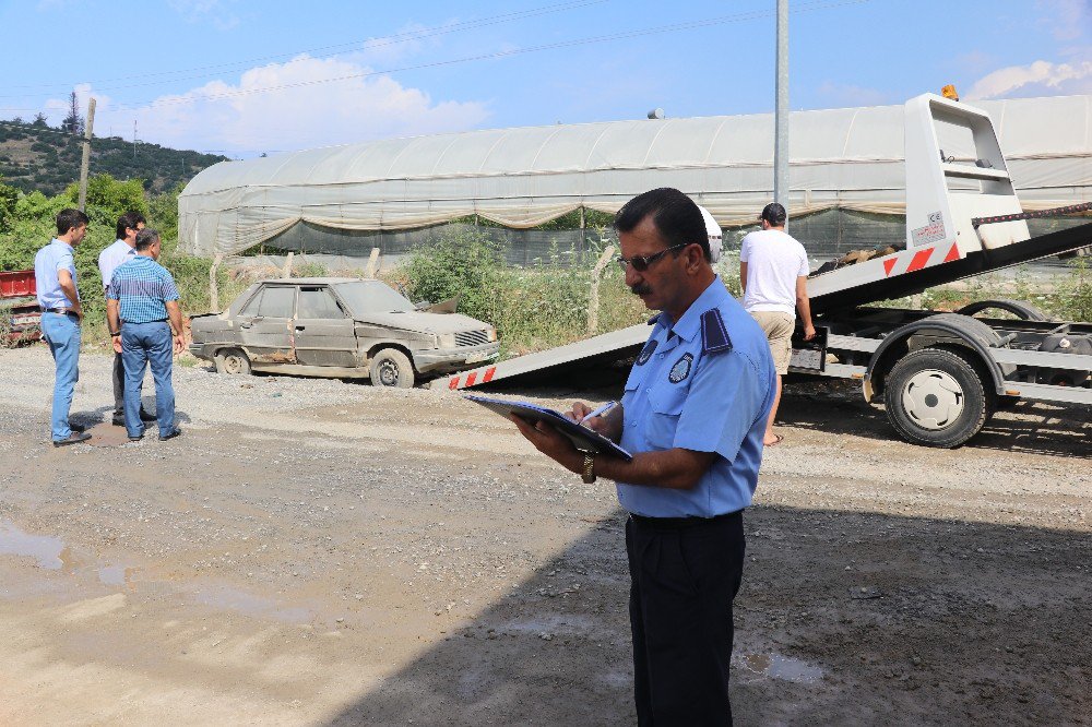 Gazipaşa Sanayi Sitesinde Hurda Araç Temizliği