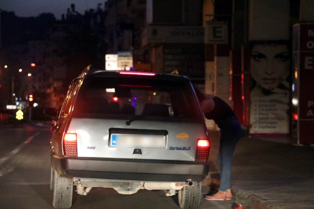 Antalya’nın En İşlek Caddelerinde Fuhuş Pazarlığı