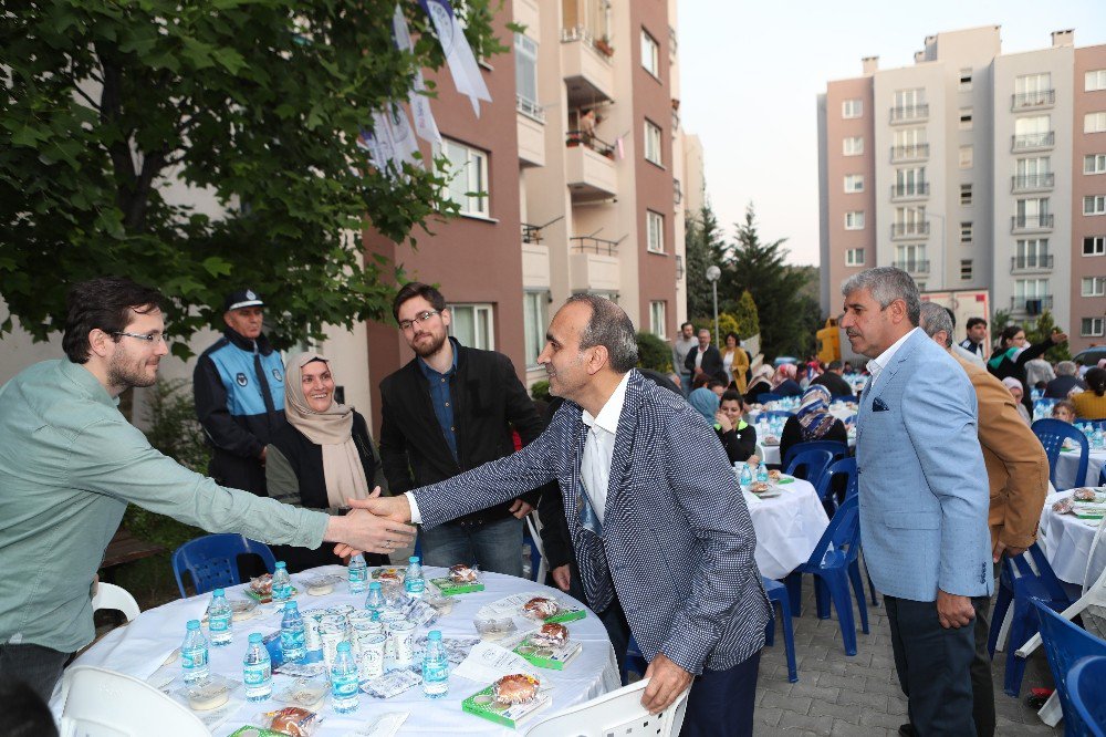 Başkan Ahmet Haşim Baltacı, Komşuları İftarda Ağırladı