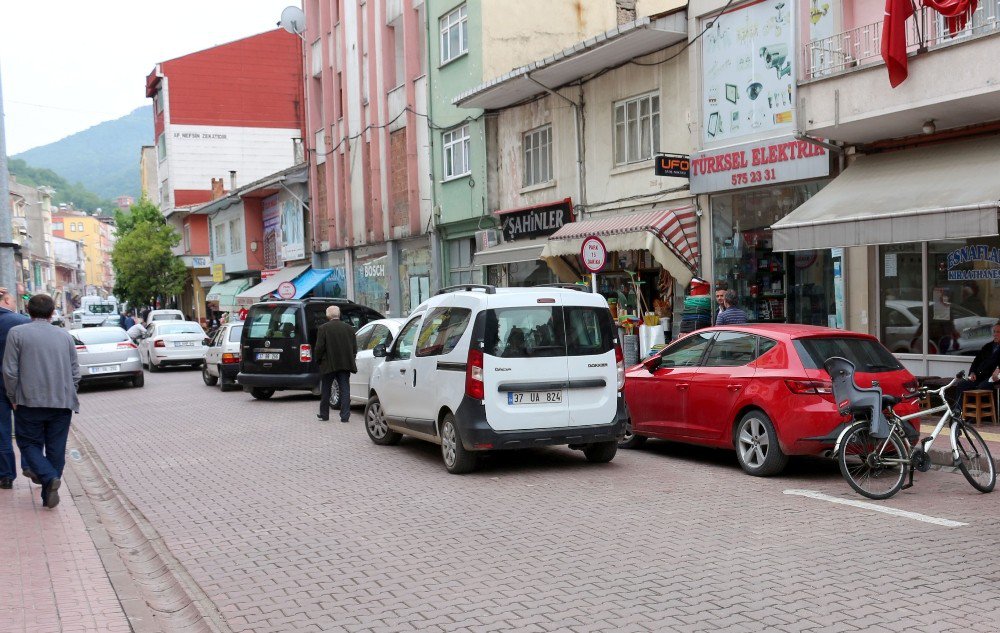 Bozkurt’ta İşyerlerinin Önüne Duba Koyan İşletmelere Trafik Cezası