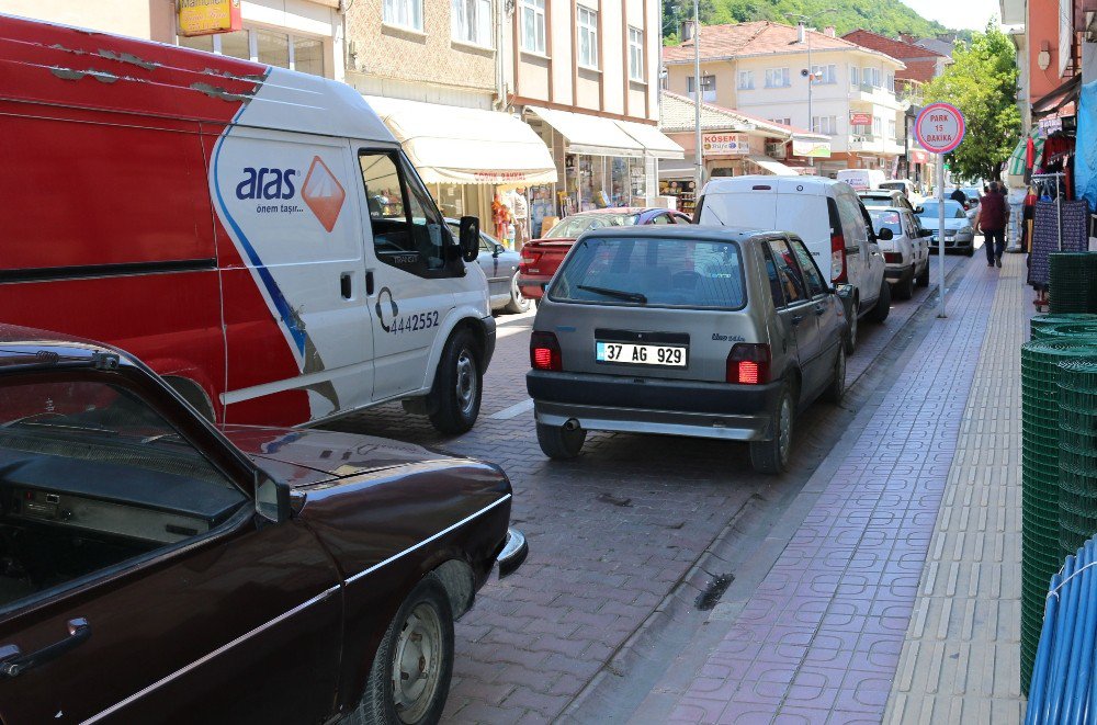 Bozkurt’ta İşyerlerinin Önüne Duba Koyan İşletmelere Trafik Cezası