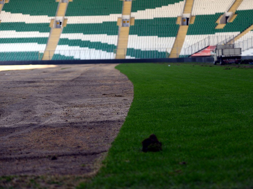 Bursaspor’un Stadyumunda Hibrit Çim Çalışmaları Başladı