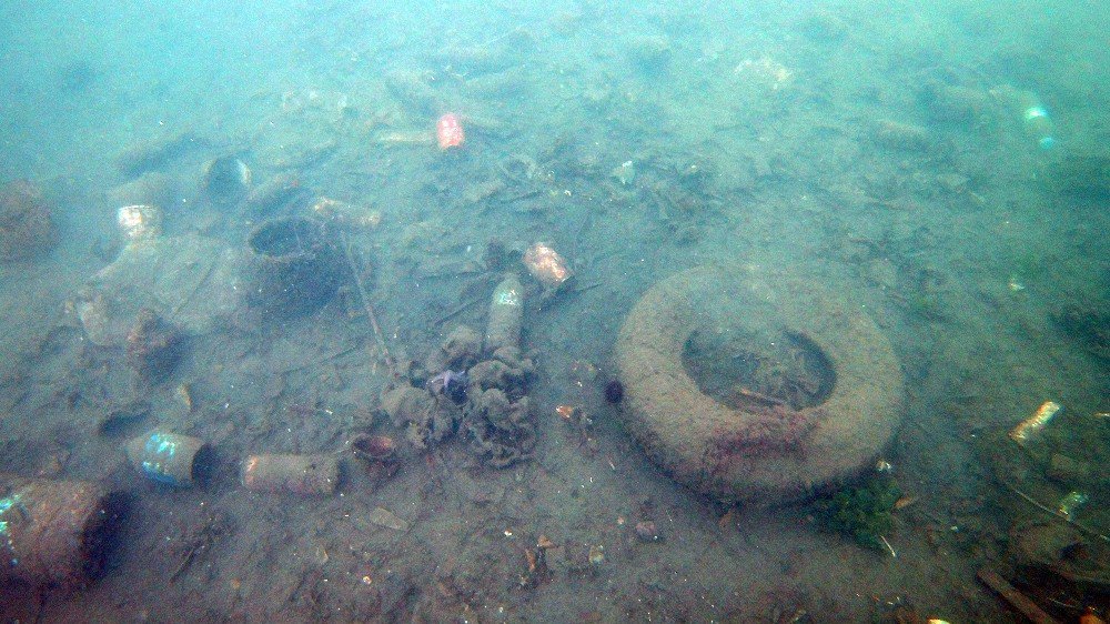 Dalgıçlardan Dünya Çevre Günü’nde Deniz Temizliği