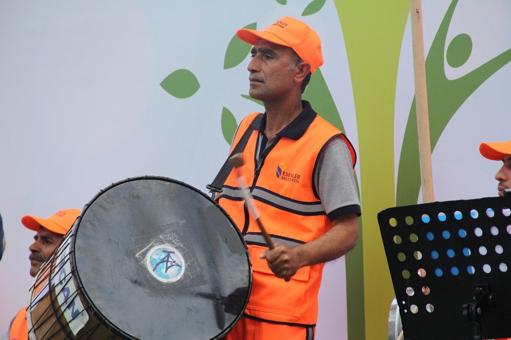 Çöp Bidonlu Müzik Ziyafeti