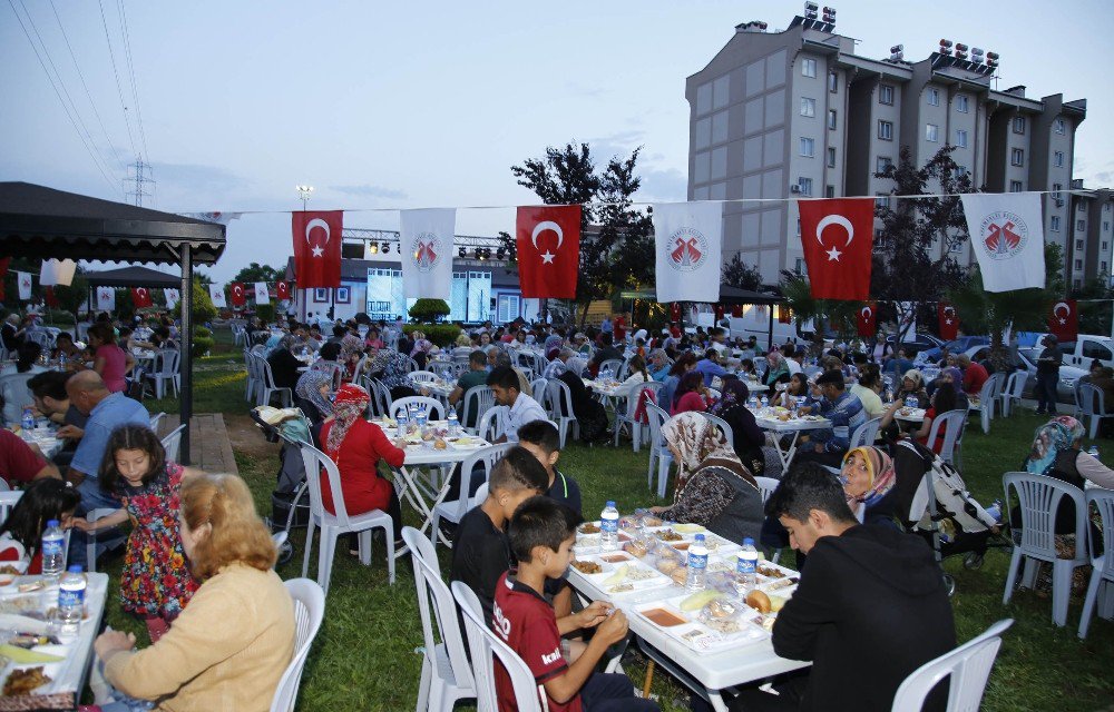 Döşemealtı Belediyesi’nden Mahallelere İftar Sofraları