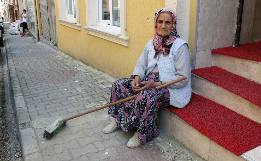 Türkiye’de 3 Milyon 100 Bin, Giresun’da İse 33 Bin 400 Kişi Yalnız Yaşıyor