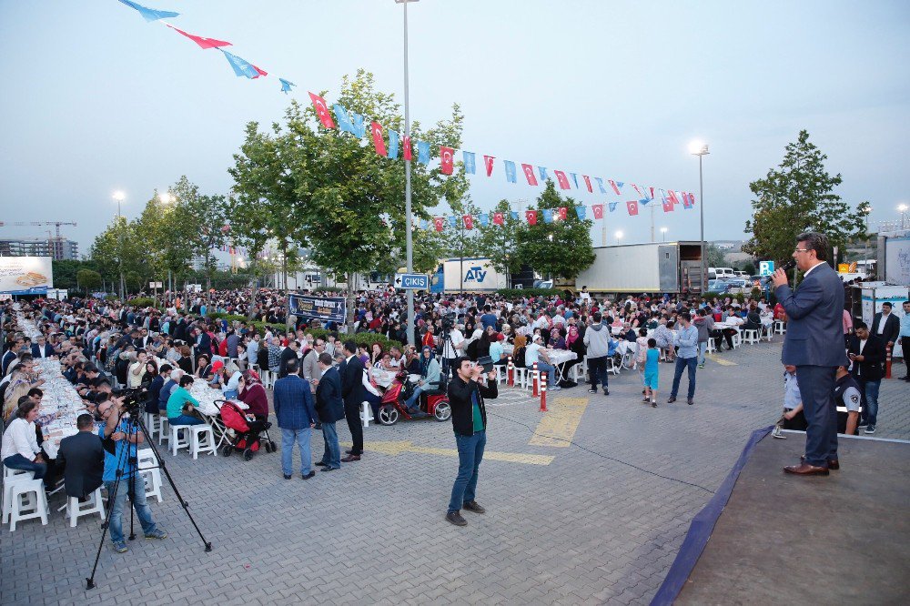 İftar Sofralarında Şehitler İçin Dua