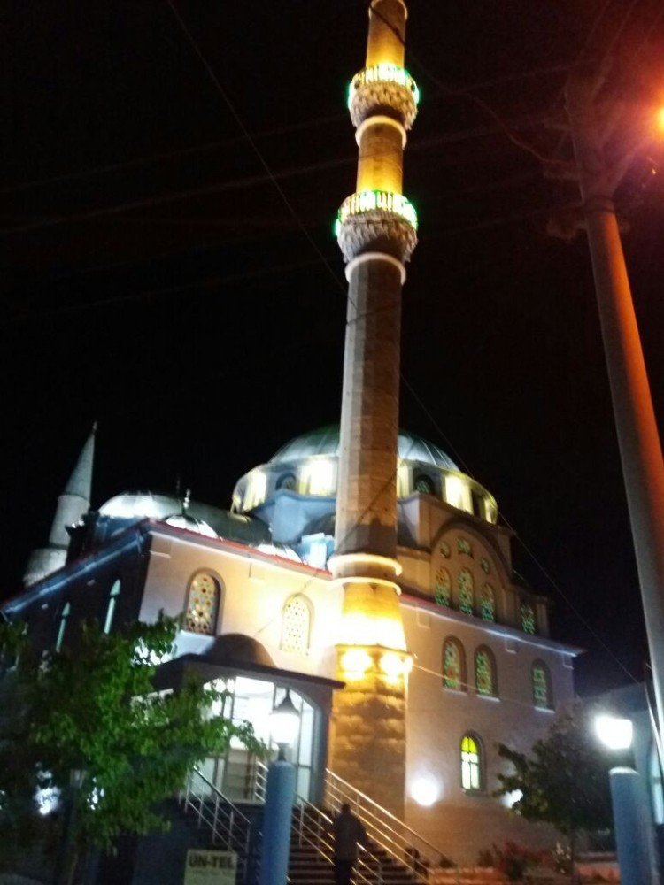 Hamitli Camii Işıl Işıl Oldu