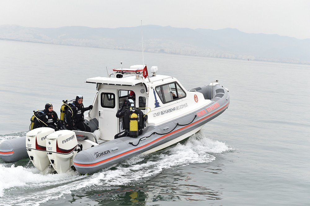 İzmir İtfaiyesi Derin Sularda Da Olaylara Müdahale Ediyor