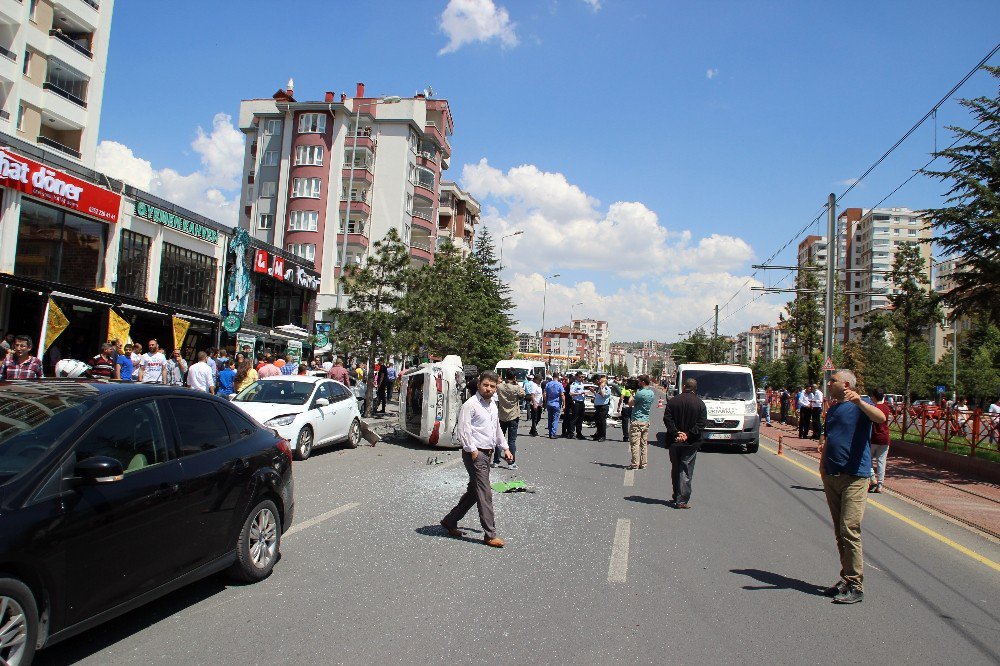 Freni Patlayan Halk Otobüsü 5 Otomobili Biçti: 1’i Ağır 4 Yaralı