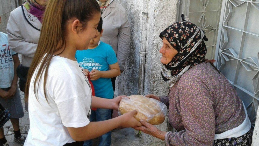 Belediyeden Ücretsiz Ramazan Pidesi