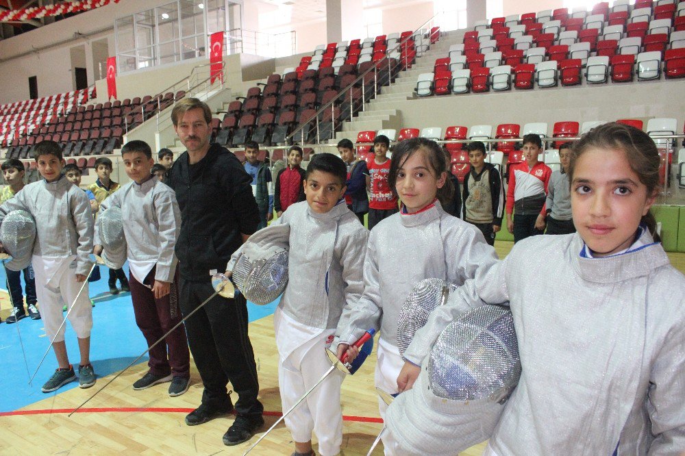 Muşlu Çocuklar İlk Defa Eskrim Sporuyla Tanıştı