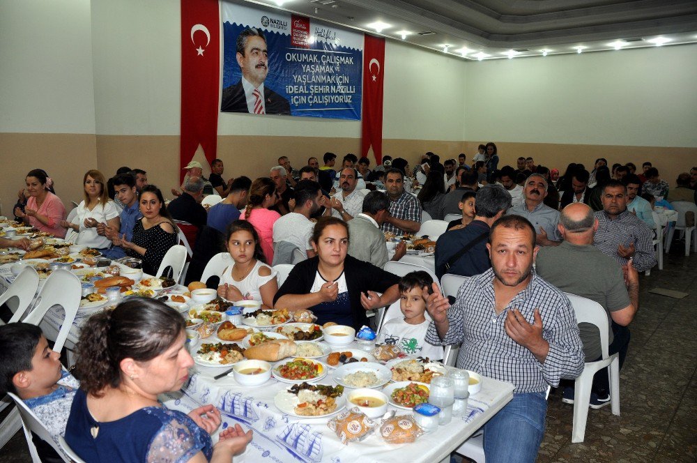 Nazilli’de Berber Ve Kuaförler Aileleriyle Birlikte İftar Yaptı