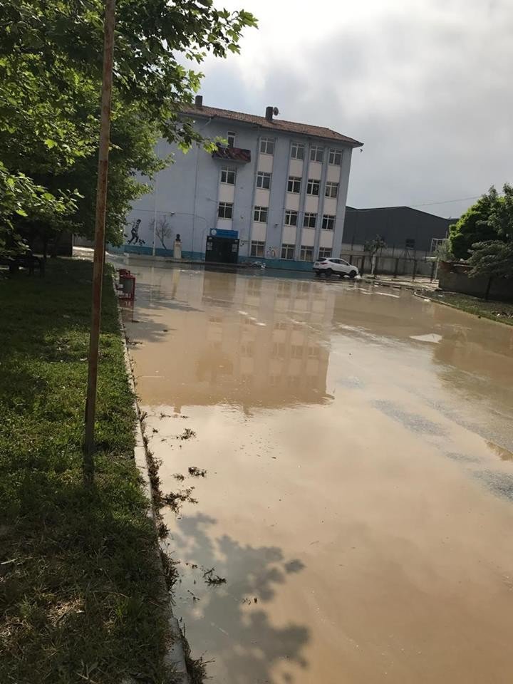 Sağanak Yağış Hayatı Olumsuz Etkiledi